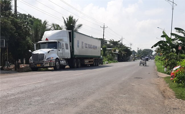 Tiền Giang: Đoàn xe tải đường dài Bắc Nam liên tục 